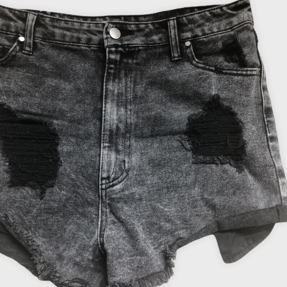 NWOT Tinseltown faded black cutoff denim shorts - Picture 4 of 11